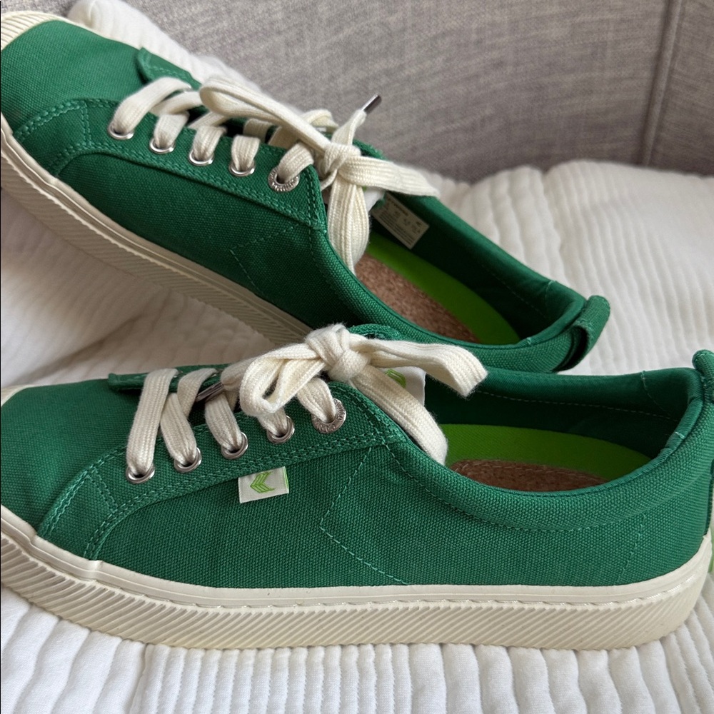 CARIUMA Women’s Green Canvas Sneaker - Picture 4 of 10
